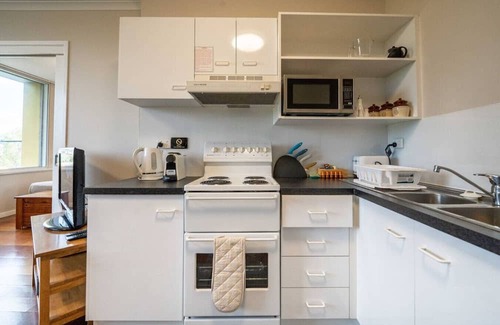 Auchenflower Apartamento | Auchenflower 1BR Retreat, Parking Close to UQ & M5
