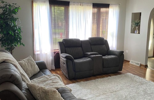 Lansing Casa | Welcome To Our Beautiful Home!