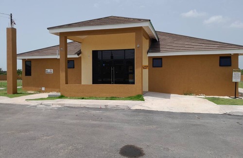 Old Harbour Casa | Charming 2-bedroom house in Old Harbour with AC, fitness room. C & J"s Vacation