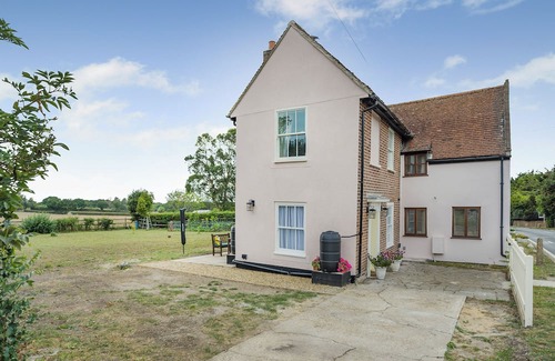 Frinton-on-Sea Cabaña | Pretty cottage with lovely views over open countryside close to the coast.