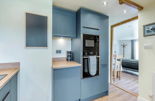 Frinton-on-Sea Cabaña | Pretty cottage with lovely views over open countryside close to the coast.