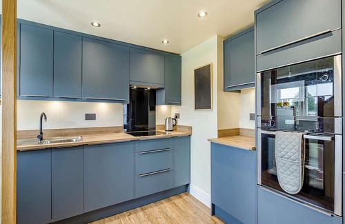 Frinton-on-Sea Cabaña | Pretty cottage with lovely views over open countryside close to the coast.