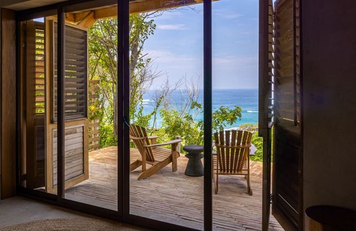 San Agustinillo Villa | Spacious beachside home with pool, tropical garden, and oceanview lounging
