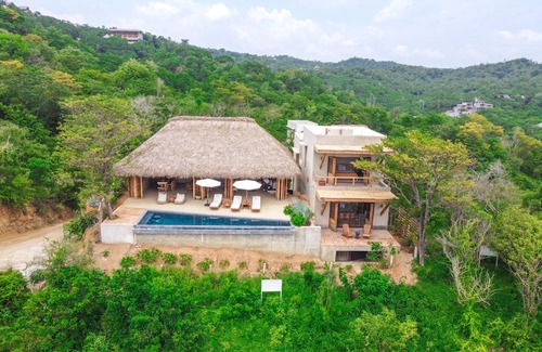 San Agustinillo Villa | Spacious beachside home with pool, tropical garden, and oceanview lounging