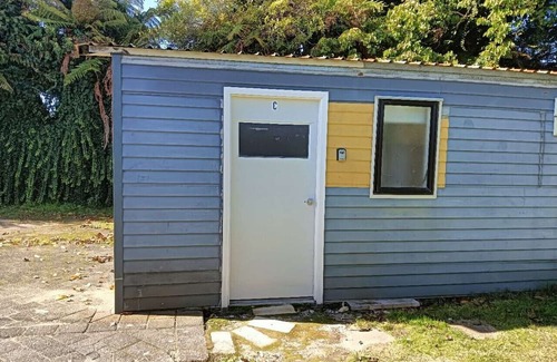 Kawaha Point Chalet De Esquí | 2 double and 1 sofa beds garden chalet, 7C Salisbury Road, Rotorua