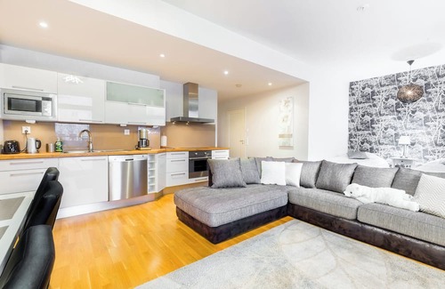 Hietalahti Apartamento | Spacious 2-Bedroom Apartment w/Private Sauna in Central Helsinki
