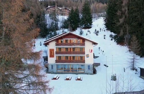 Les Mayens-de-Sion Chalet De Esquí | Chalet in Les Agettes with balcony