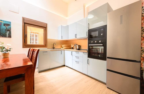 Almenara Apartamento | Modern Duplex with 2 Bedrooms, Fitted Kitchen - Comfort and Style