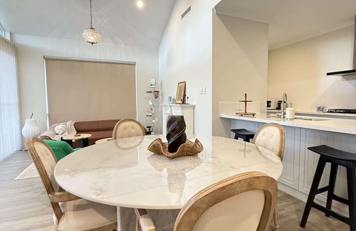 Brabham Casa | A beautiful 4x2 home on the Swan Valley door stop. Light and airy, 2 living rooms, separate laundry, large fully fenced backyard for the kids run around. Quiet street, walking distance to shops.