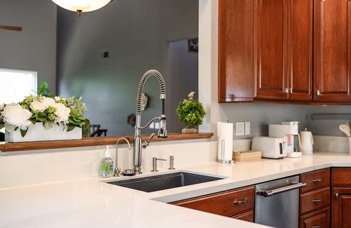 Pomona Villa | Mountain View Family Getaway · Terrace & Game Room