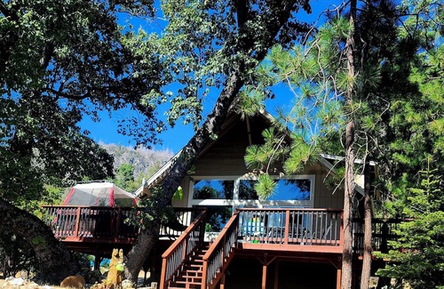 Cascadel Woods Cabina | 2 Br 2 Ba upstairs in cabin w/hot tub on 5.6 acre. Next to a Creek/near a lake