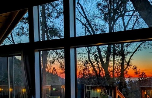 Cascadel Woods Cabina | 2 Br 2 Ba upstairs in cabin w/hot tub on 5.6 acre. Next to a Creek/near a lake