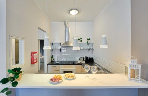 Lower Town Apartamento | Stylish Stay Near Grand Place 3