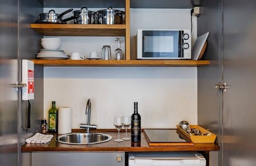 Lower Town Apartamento | Cozy Studio with Unesco Views