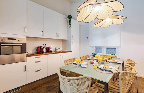 Lower Town Apartamento | Modern Comfort by Grand Place