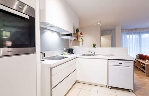 Broekwijk Apartamento | 1BR Contemporary Comfort in the Heart of the City
