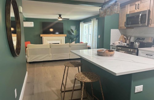 Bliss Corner Apartamento | The Sweet Escape – Stylish Beach Retreat in Padanaram w/private beach access