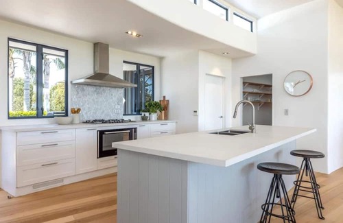 Omiha Casa | Chardy Ridge Summary: