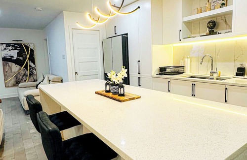 Saint-Hubert Casa | Baraqah Residence Gorgeous 5BD+2Prk Home 15min-MTL