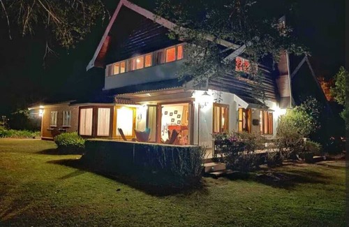 Vila Inglesa Cabaña | Cajueiro House - Campos do Jordão
