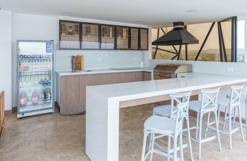 Montanita Condominio | Luxury Beach Condo Rooftop, Jacuzzi, Pool, Brand New