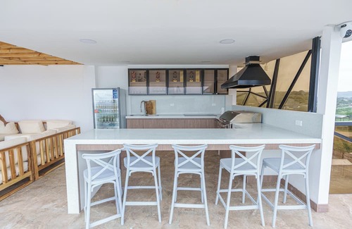 Montanita Condominio | Luxury Beach Condo Rooftop, Jacuzzi, Pool, Brand New