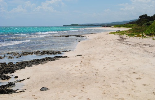 Duncans Casa | 6-bedroom half house in Duncans Bay with AC, Security and manager on duty 24/7