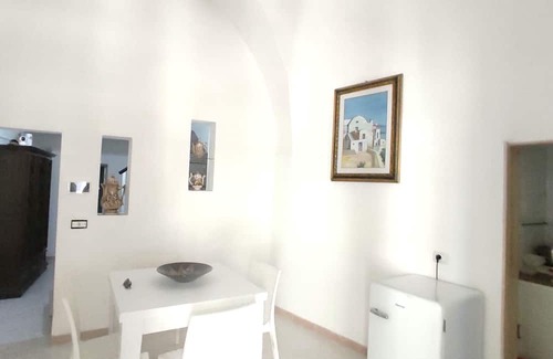 Centro Storico Casa | House in front of the castle offers a charming holiday home experience in Massafra
