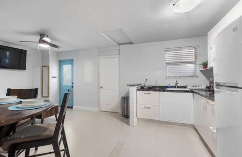 The Roads Cabaña | Soothing cottage Next to Brickell