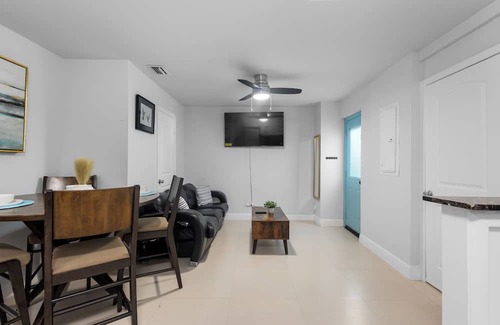 The Roads Cabaña | Soothing cottage Next to Brickell
