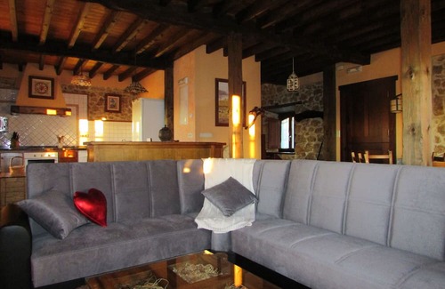 Pruneda Casa | Country House 'La Espinera' with Mountain View, Private Terrace and Wi-Fi