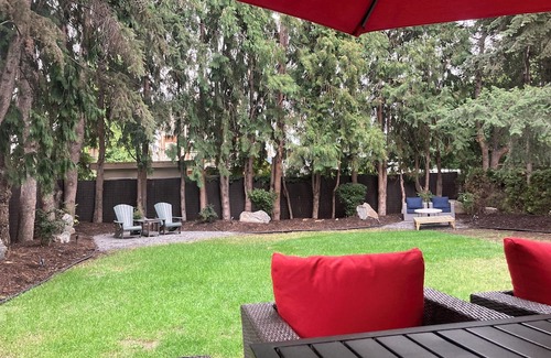 South Pandosy Casa | Boyce-Gyro Beach Retreat (Right across from the beach!)