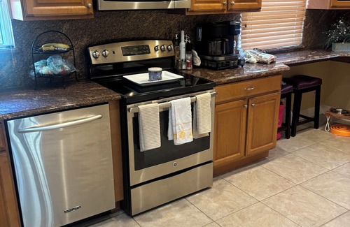 Plainview Casa | Stay Close to Ryder Cup: Cozy 3BR Home w/Backyard – 2 Miles to Bethpage