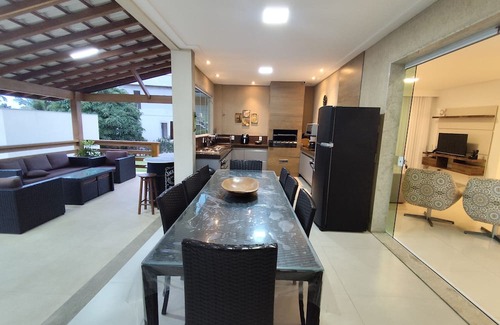 Lameirao Casa | Family home, swimming pool and soccer field, in a gated community.