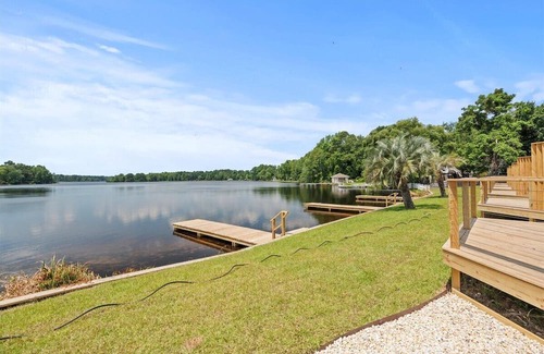 Hartsville Condominio | Lakefront Paradise!