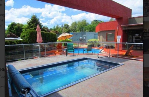 Central Okanagan Casa | Enjoy your Winter in a one Bedroom Condo in Holiday Park Resort, Kelowna BC!