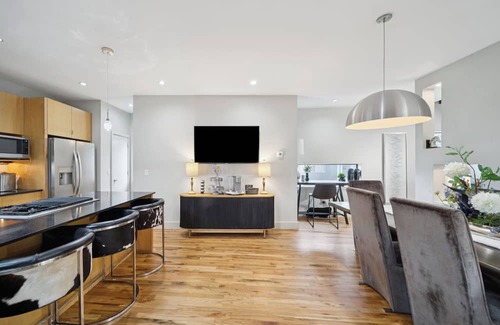 Cherry Street Condominio | Luxury 3-Story Urban Condo on Cherry Street in Tulsa. 5min to BOK Center
