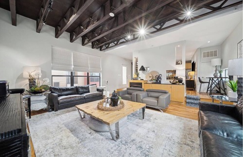 Cherry Street Condominio | Luxury 3-Story Urban Condo on Cherry Street in Tulsa. 5min to BOK Center