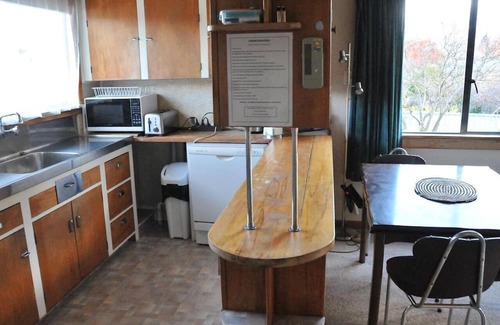 Bouvet Island Casa | Affordable Retro Bach in beautiful Arrowtown