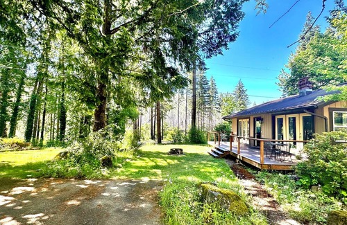 Vida Cabina | Charming cabin with river access & AC in Blue River - perfect for a getaway
