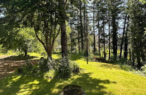 Vida Cabina | Charming cabin with river access & AC in Blue River - perfect for a getaway