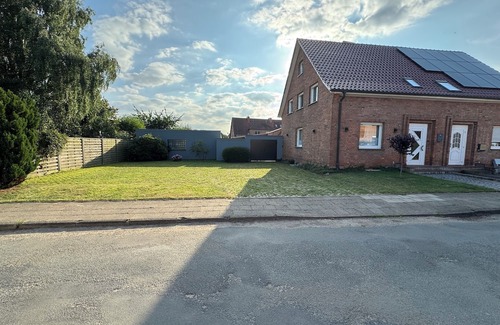 Guestrow Casa | Top modern townhouse in mint condition with garden+barbecue+garage safe and quiet