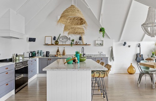 Beer Chalet De Esquí | Sea Holly House - Where Architecture Meets the Ocean