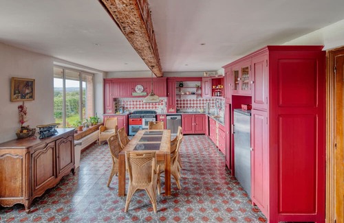 Souilhanels Otro | Holiday Home 'Château' with Mountain View, Balcony and Wi-Fi