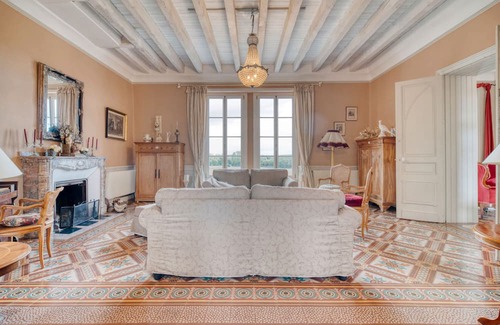 Souilhanels Otro | Holiday Home 'Château' with Mountain View, Balcony and Wi-Fi