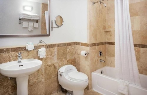 Little Italy Hotel | Spacious Scenic Suite Great for Art Lovers by San Diego Attractions | 4 Units