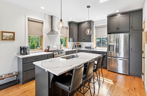 Marion Casa | Dockside of the Moon | Lakefront Luxury, Views & Private Dock