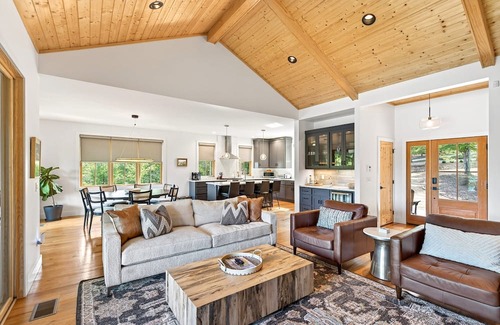Marion Casa | Dockside of the Moon | Lakefront Luxury, Views & Private Dock