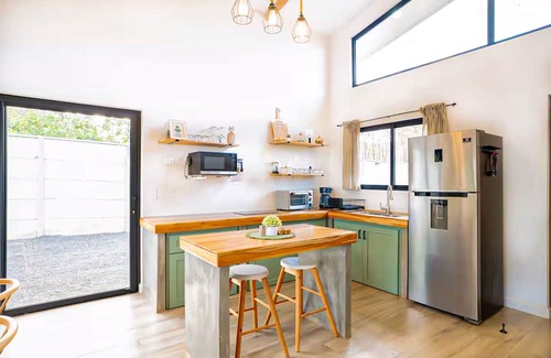 Sardinal Casa | Spacious modern home with firepit, lush yard, dog friendly & near beach