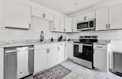 Columbia Casa | Orange Pit - 3BD 2BA Luxury Retreat - West Cola